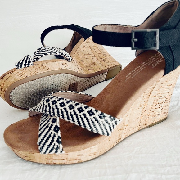 ☀️TOMS~ Strappy Wedges~ Size 8☀️ - Picture 6 of 16